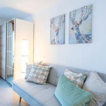 Agrimonia - Möbilierte Mit Balkon Apartment