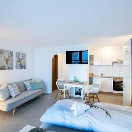 Agrimonia - Moebilierte Mit Balkon Apartment Davos