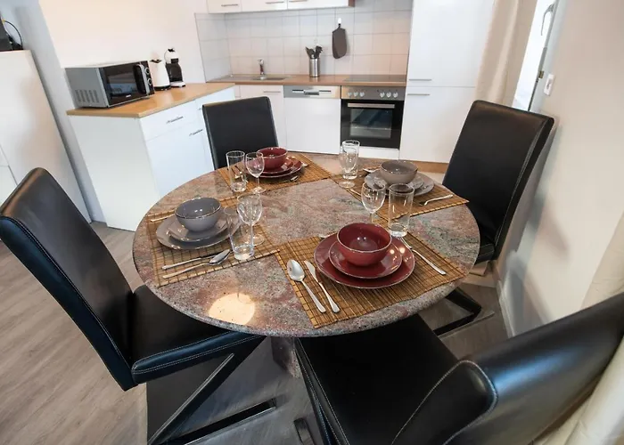 Agrimonia - Moebilierte Mit Balkon 다보스